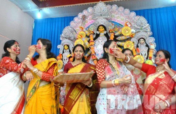 Durga Puja 2015: No report of any untoward incident across the state